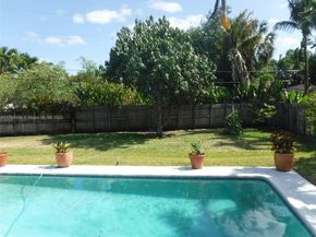 2020 NE 203rd St, Miami FL 33179