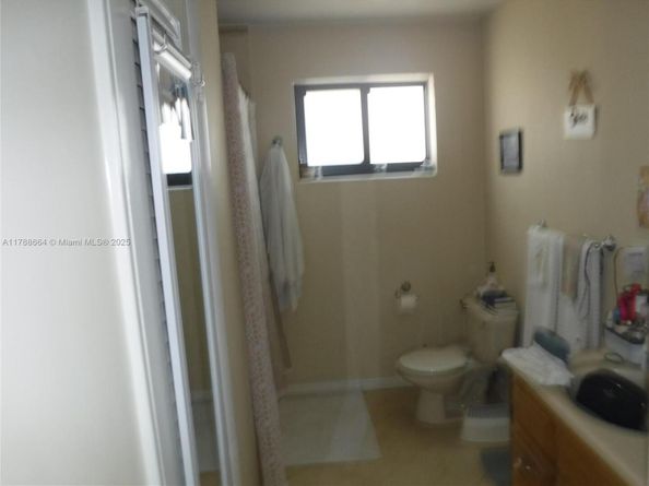 2020 NE 203rd St, Miami FL 33179