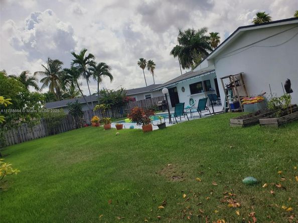 2020 NE 203rd St, Miami FL 33179