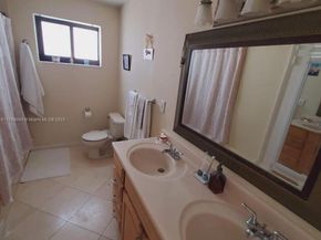 2020 NE 203rd St, Miami FL 33179
