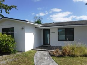 2020 NE 203rd St, Miami FL 33179