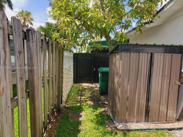 2020 NE 203rd St, Miami FL 33179