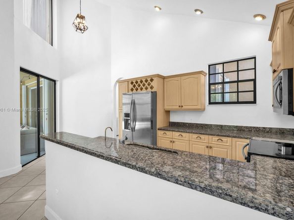 11575 S Quayside Dr, Cooper City FL 33026