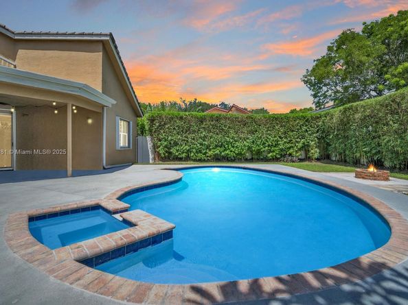 11575 S Quayside Dr, Cooper City FL 33026