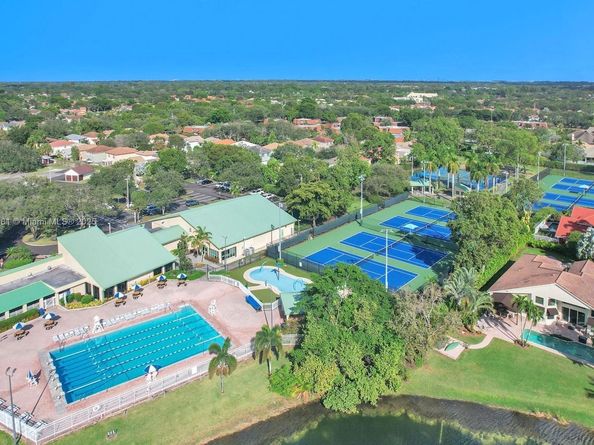 11575 S Quayside Dr, Cooper City FL 33026