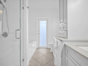 11575 S Quayside Dr, Cooper City FL 33026