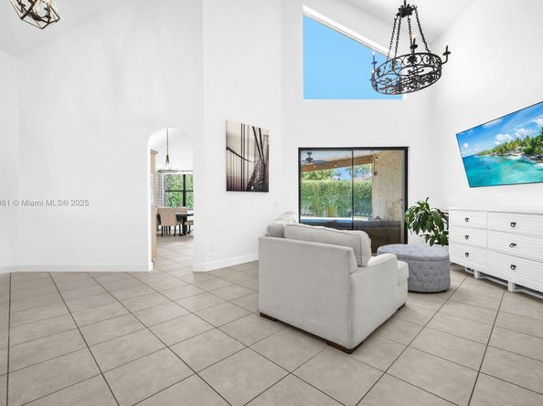 11575 S Quayside Dr, Cooper City FL 33026