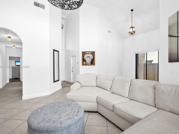 11575 S Quayside Dr, Cooper City FL 33026