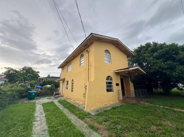 2798 SW 33rd Ave, Miami FL 33133