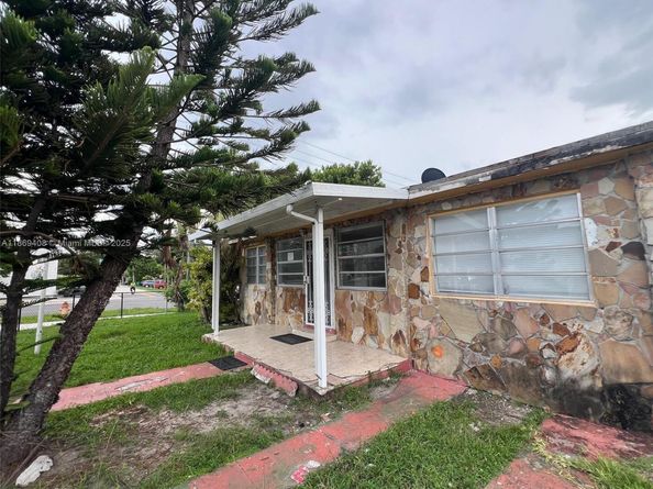 2798 SW 33rd Ave, Miami FL 33133