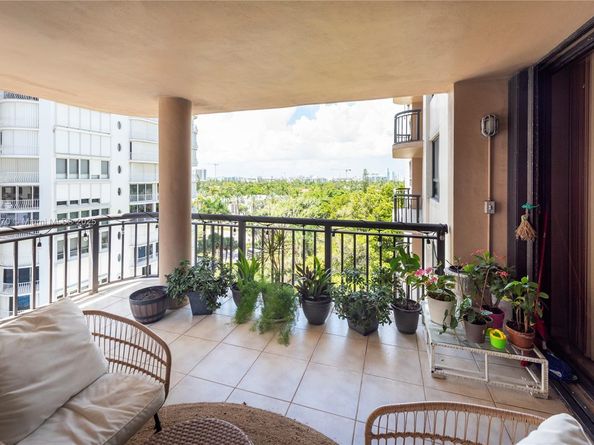3131 NE 188th St 2808, Aventura FL 33180