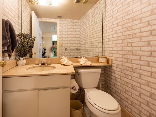 3131 NE 188th St 2808, Aventura FL 33180