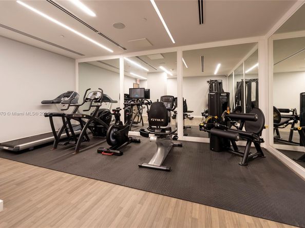 3131 NE 188th St 2808, Aventura FL 33180