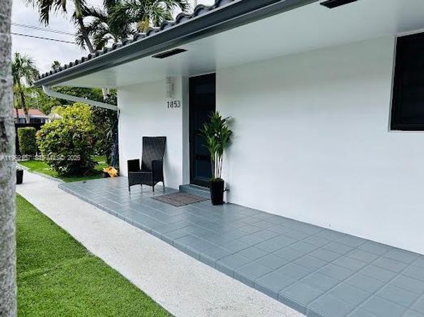 1851-1853 NW 22nd Pl, Miami FL 33125