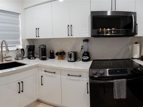 1851-1853 NW 22nd Pl, Miami FL 33125