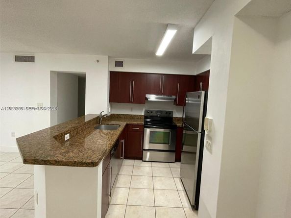 761 N Pine Island Rd 104, Plantation FL 33324