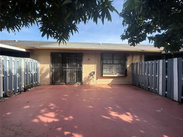 Undisclosed Address #A11910880, Hialeah FL 33015