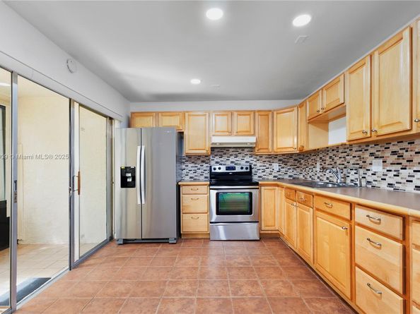 5216 NE 6th Ave B3, Oakland Park FL 33334