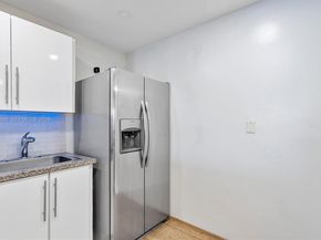 600 Parkview Dr 227, Hallandale Beach FL 33009