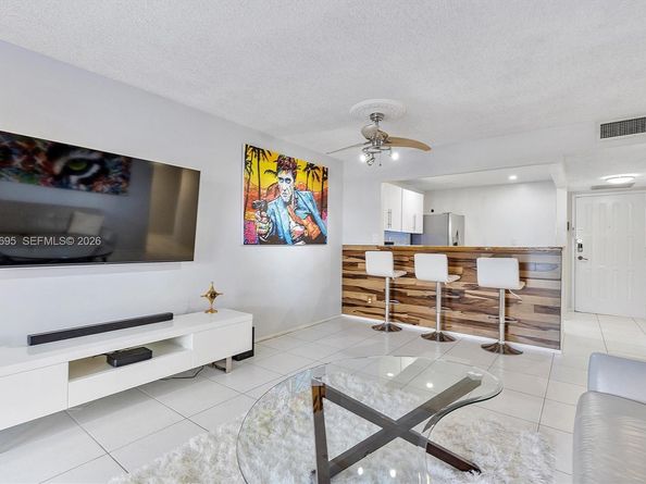 600 Parkview Dr 227, Hallandale Beach FL 33009