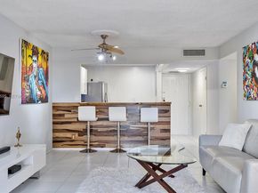 600 Parkview Dr 227, Hallandale Beach FL 33009