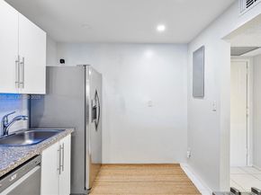 600 Parkview Dr 227, Hallandale Beach FL 33009