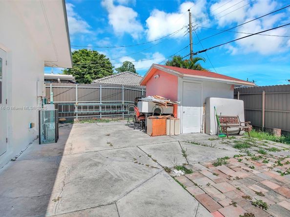 7950 NW 174th Ter, Hialeah FL 33015