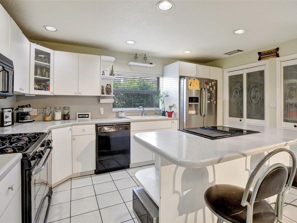 7950 NW 174th Ter, Hialeah FL 33015