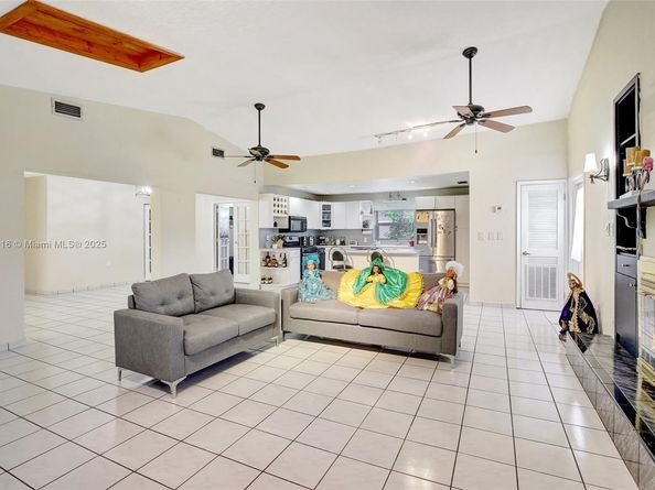 7950 NW 174th Ter, Hialeah FL 33015