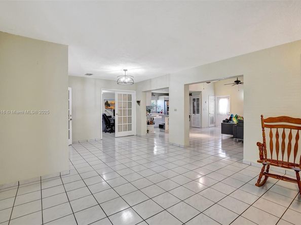 7950 NW 174th Ter, Hialeah FL 33015