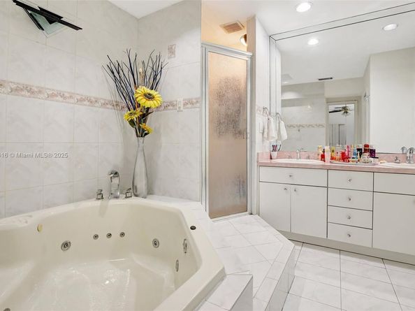 7950 NW 174th Ter, Hialeah FL 33015