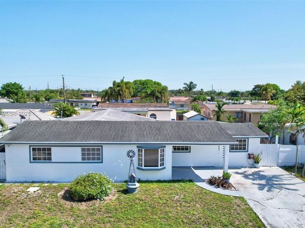 7950 NW 174th Ter, Hialeah FL 33015
