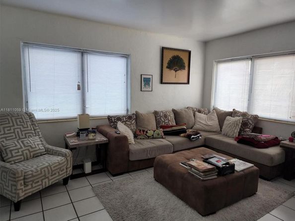 364 SW 11th St, Miami FL 33130