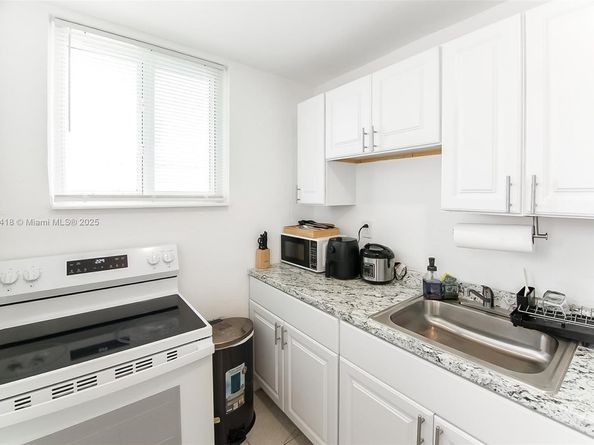 10721 SW 38th St, Miami FL 33165