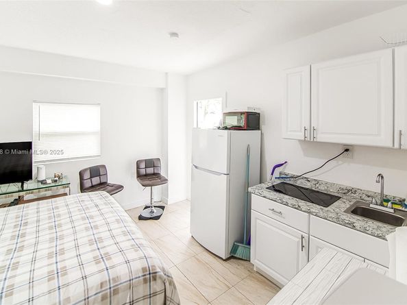 10721 SW 38th St, Miami FL 33165