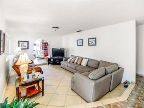 10721 SW 38th St, Miami FL 33165