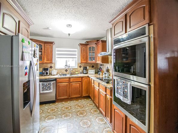 10721 SW 38th St, Miami FL 33165