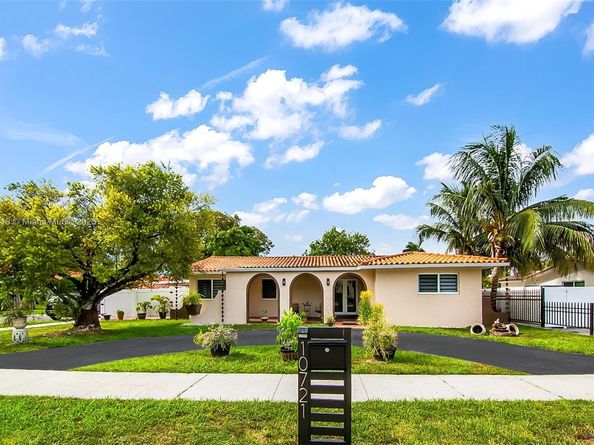 10721 SW 38th St, Miami FL 33165