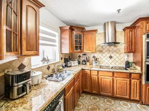 10721 SW 38th St, Miami FL 33165