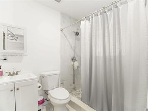 10721 SW 38th St, Miami FL 33165