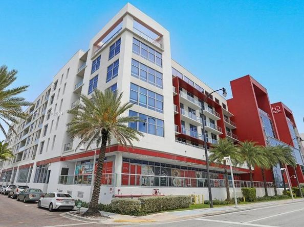 Undisclosed Address #A11677995, Hollywood FL 33019