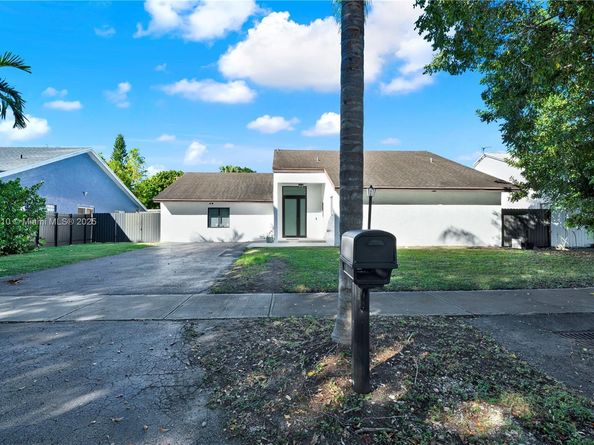 12221 SW 93rd St, Miami FL 33186