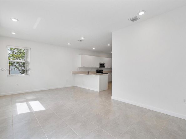 12845 NW 24th Ave, Miami FL 33167