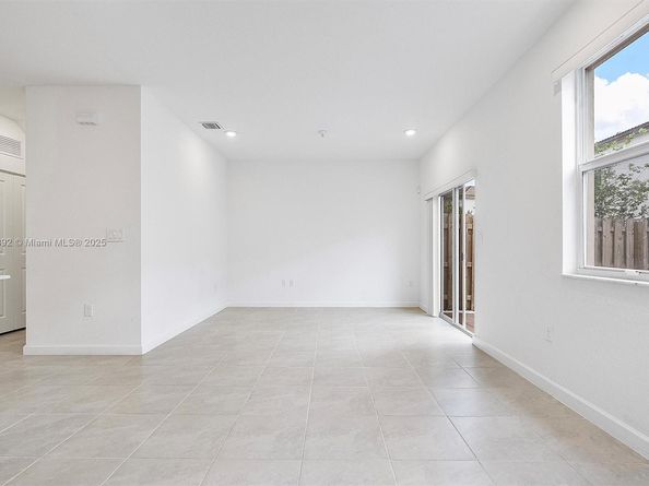 12845 NW 24th Ave, Miami FL 33167