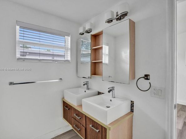 2512 Gulfstream Ln, Fort Lauderdale FL 33312