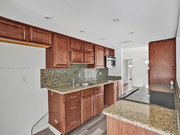 2512 Gulfstream Ln, Fort Lauderdale FL 33312