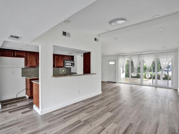 2512 Gulfstream Ln, Fort Lauderdale FL 33312