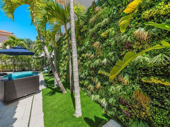 1496 Breakwater Terr, Hollywood FL 33019
