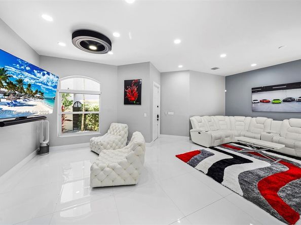 1496 Breakwater Terr, Hollywood FL 33019