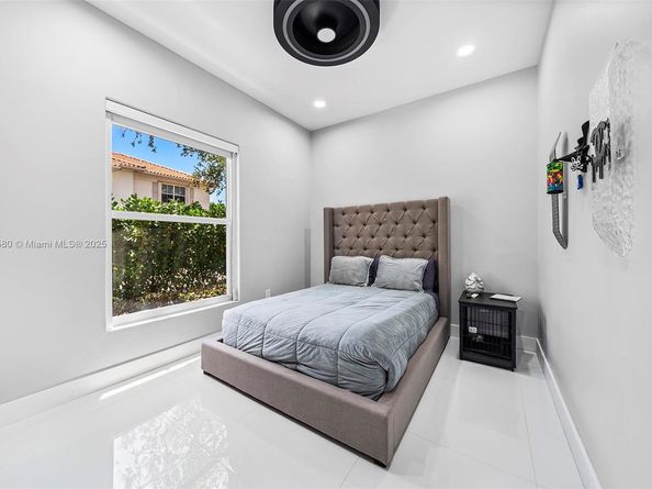 1496 Breakwater Terr, Hollywood FL 33019